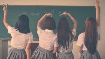 School Closed: यूपी,बिहार समेत इन राज्यों में बढ़ा दी गई स्कूलों में छुट्टियां, जानिए इसका कारण