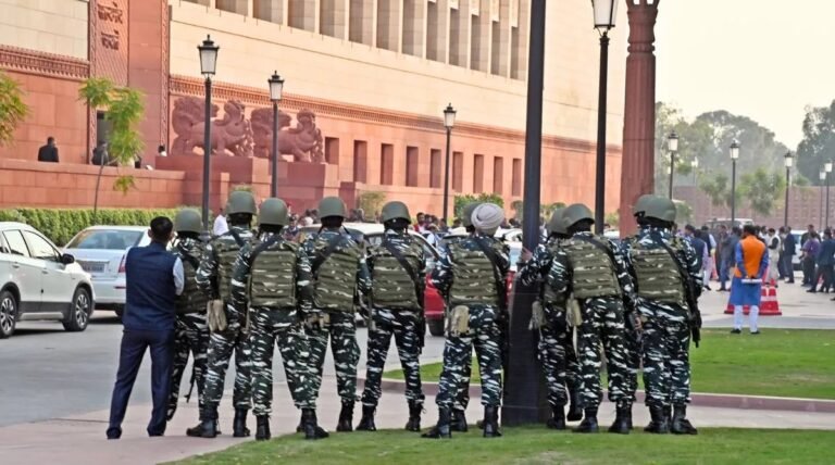 Budget Session: संसद भवन की सुरक्षा के लिए CISF के 140 कर्मियों की टुकड़ी तैनात; पढ़िए रिपोर्ट